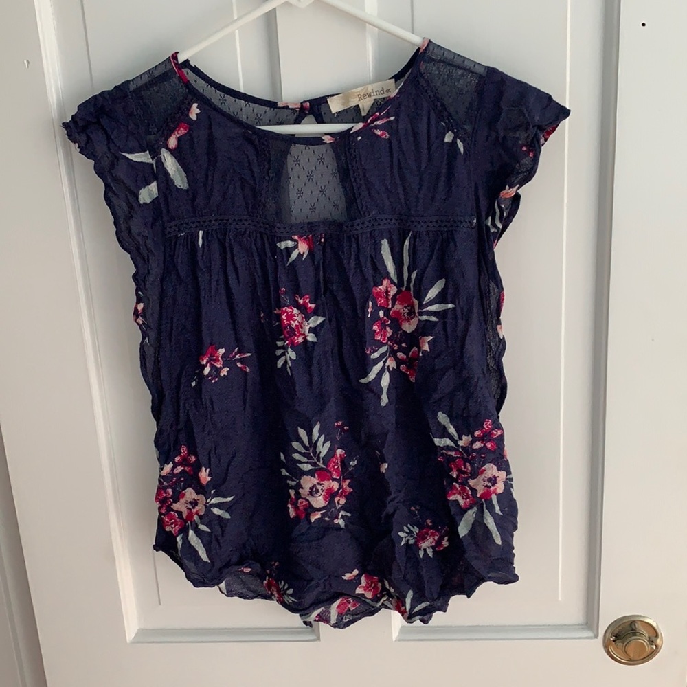 Juniors short sleeve floral shirt